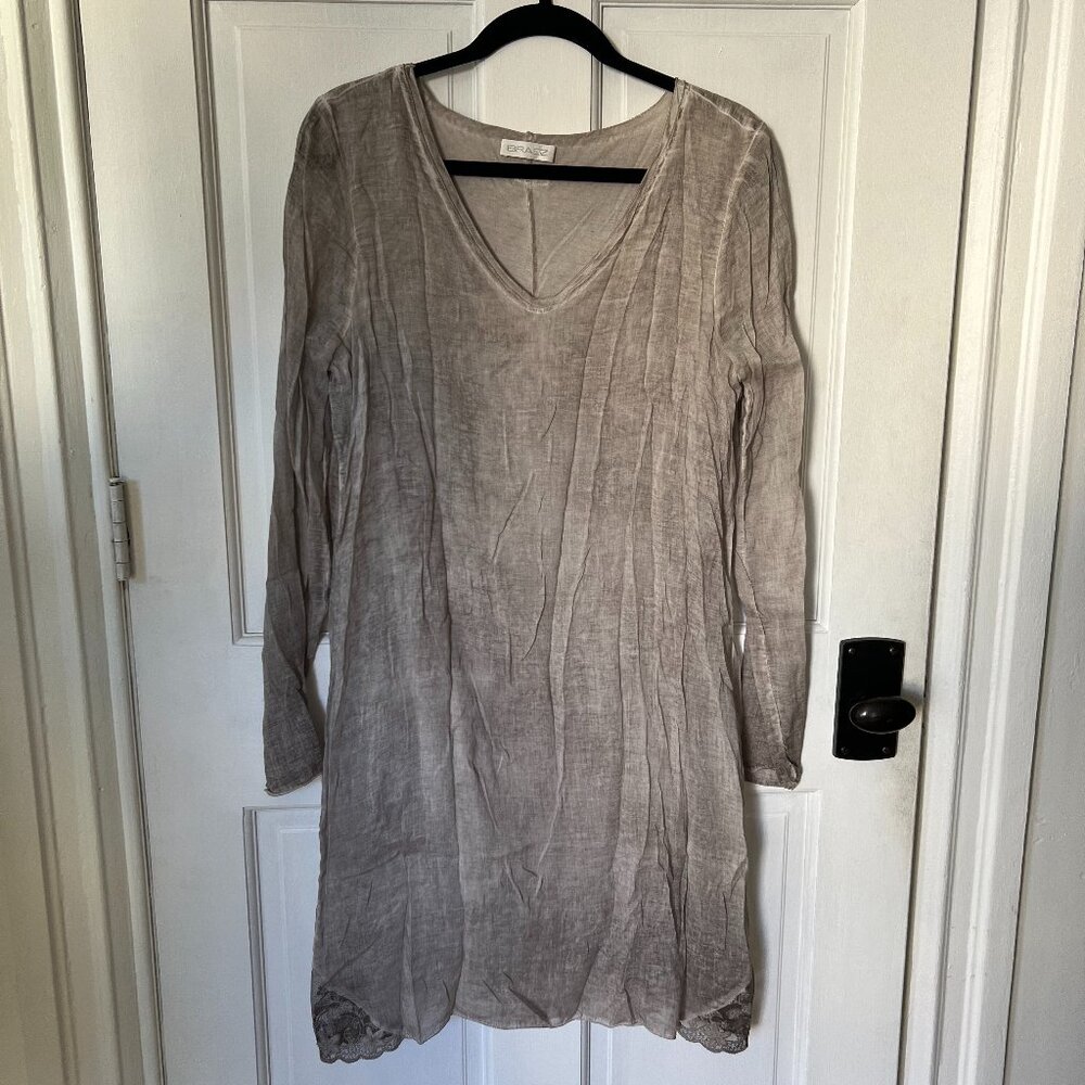 LIKE NEW Anthropologie Braez Day Dress. Long sleeves, lace. Light gray. M